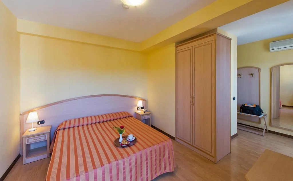 Comfort 1-Bedroom Apartment — Hotel Residence Dei Fiori