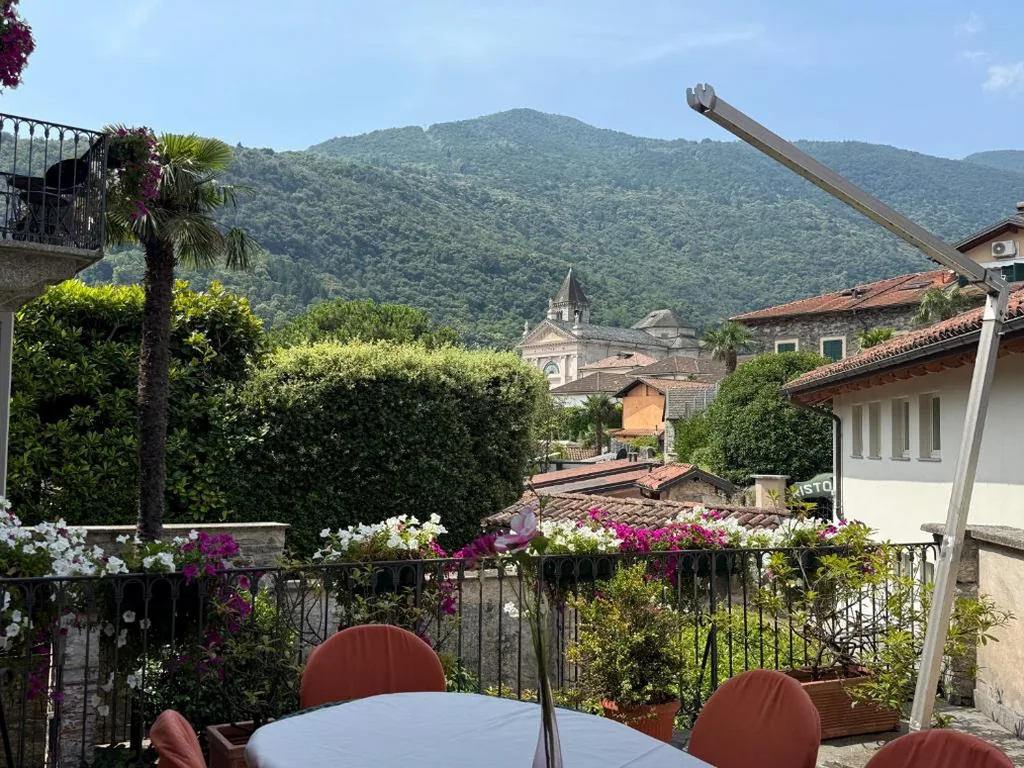 Appartamento con 1 Camera da Letto, Balcone e Vista Montagna — Casa Cannobio