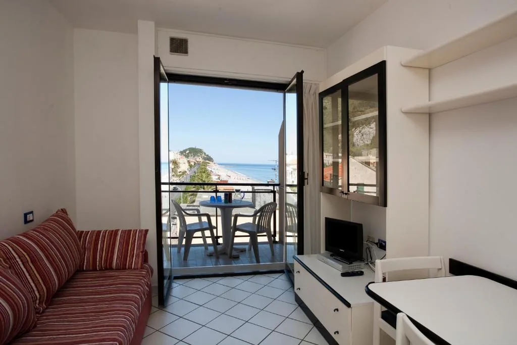 Apartment with 1 Bedroom and Beach Access — Residence Le Dune Club
