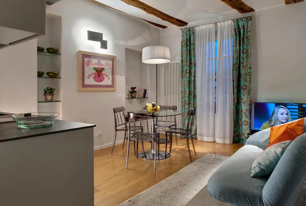 Appartamento con 1 Camera da Letto e Balcone — Piazza Vittorio Suites