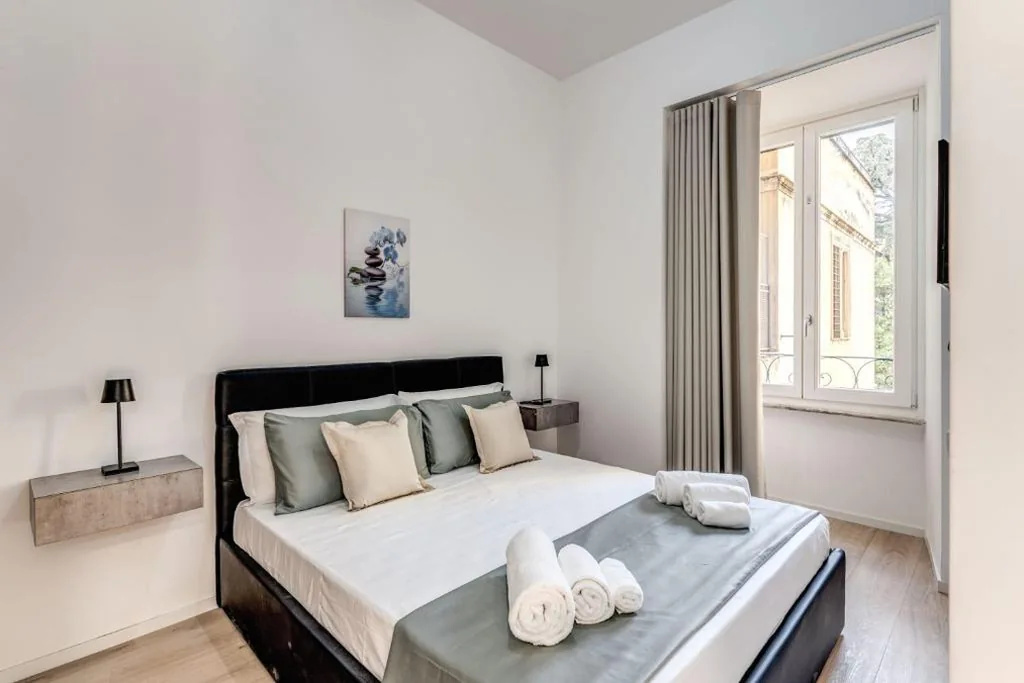 One-Bedroom Apartment with Balcony — Vatican Portrait Suites
