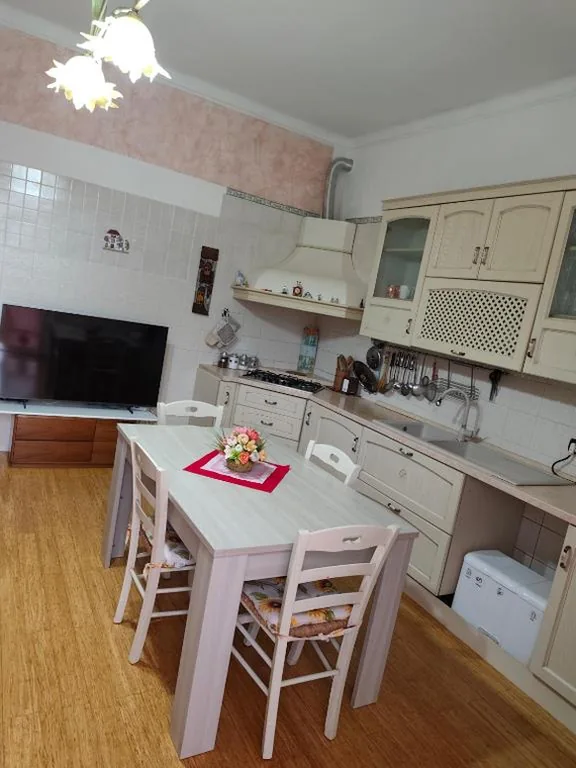 One-Bedroom Apartment with Kitchen — “IL Tulipano” appartamento, o doppia camera quadrupla, con bagno