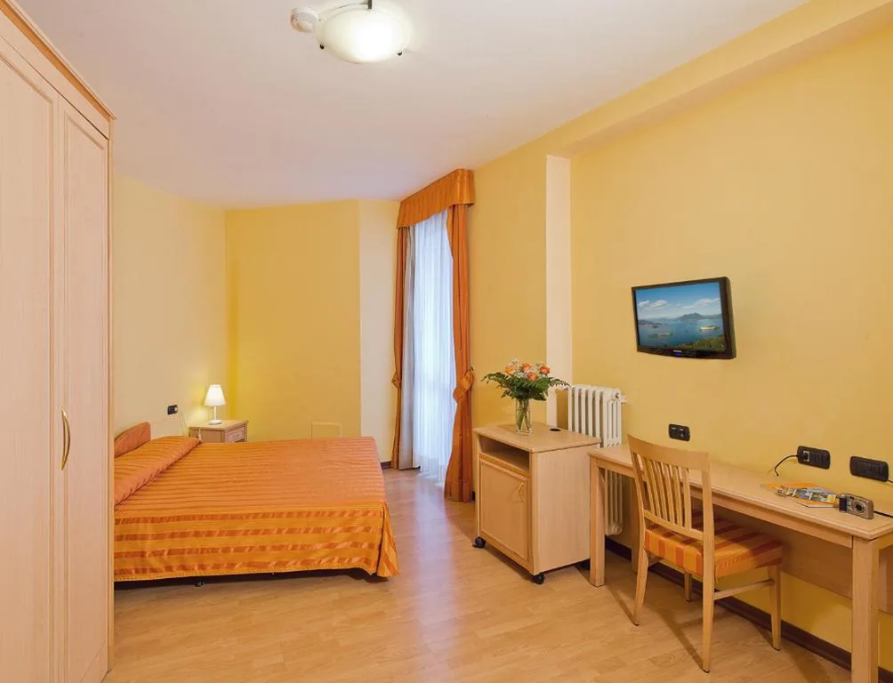 1-Bedroom Apartment with Lake View — Hotel Residence Dei Fiori