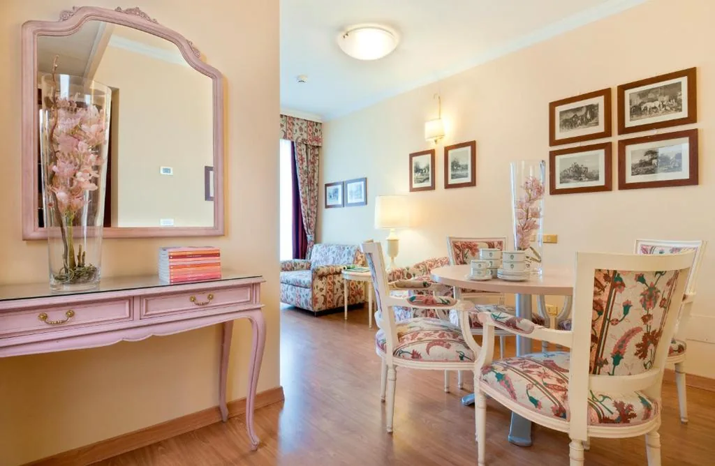 Apartment with 1 Bedroom and Partial Lake View (2 Adults + 1 Child) — Residence Carl&Do