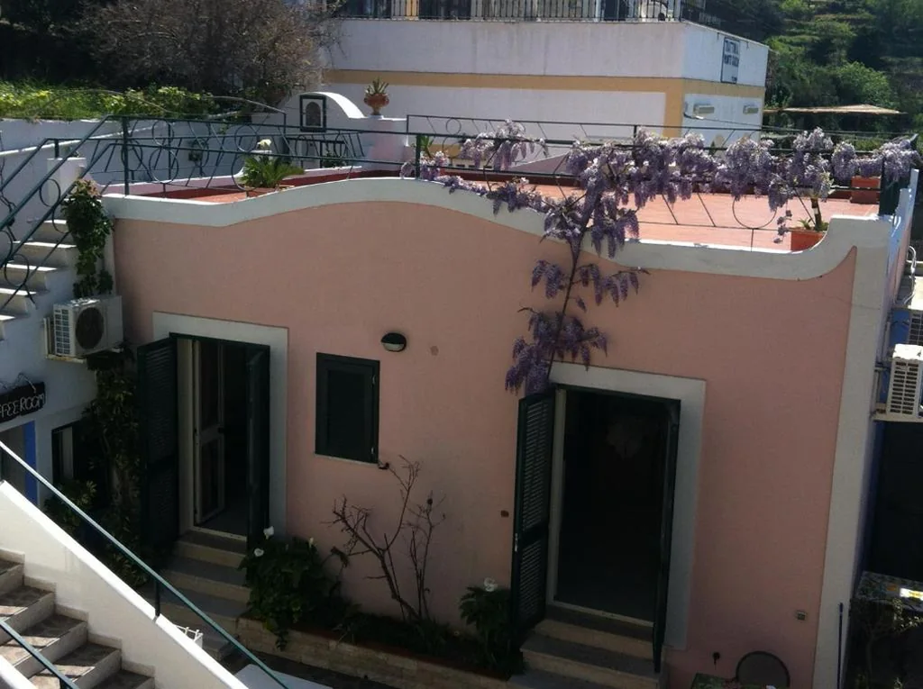 1-Bedroom Apartment with Sea View — Villa Ersilia