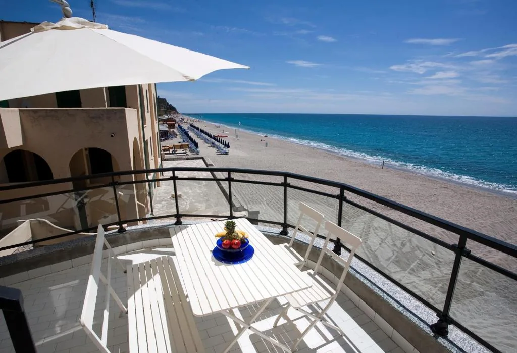 Apartment with 1 Bedroom, Terrace and Beach Access — Residence Le Dune Club