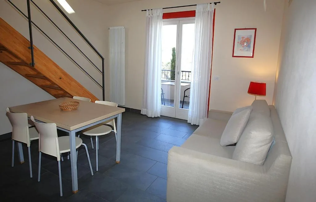 Appartamento con 1 Camera da Letto, Terrazza e Vista Lago - Su 2 Livelli — Cascina nel Bosco