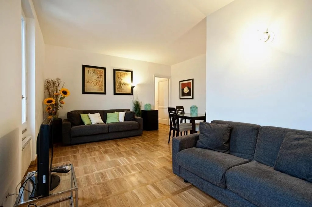 Two-Bedroom Apartment (6 Adults) - Separate Building — Romacentrarte