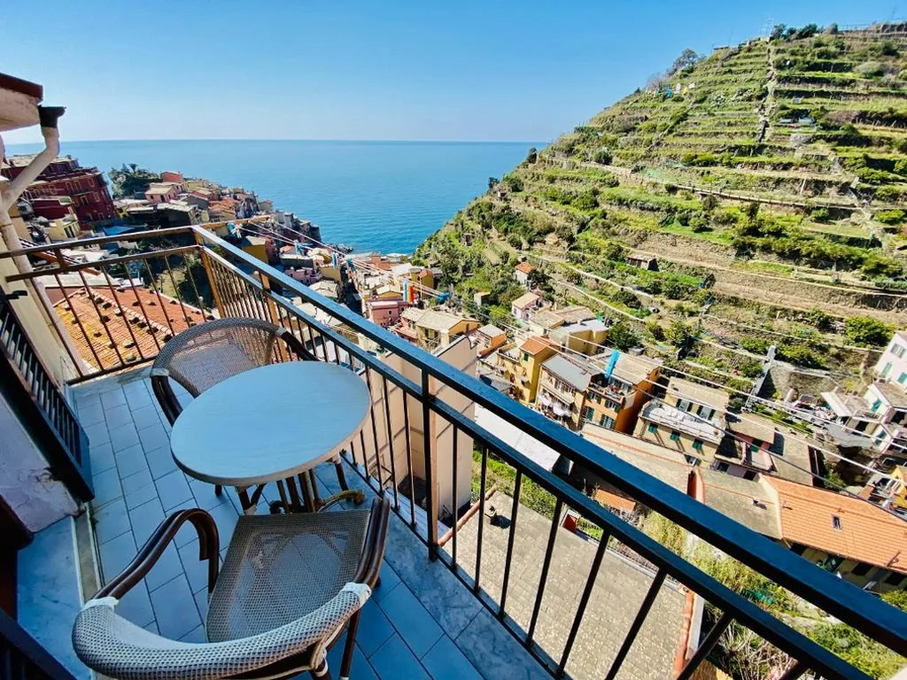 2-Bedroom Apartment with Balcony and Sea View — Giovanni Rooms Manarola