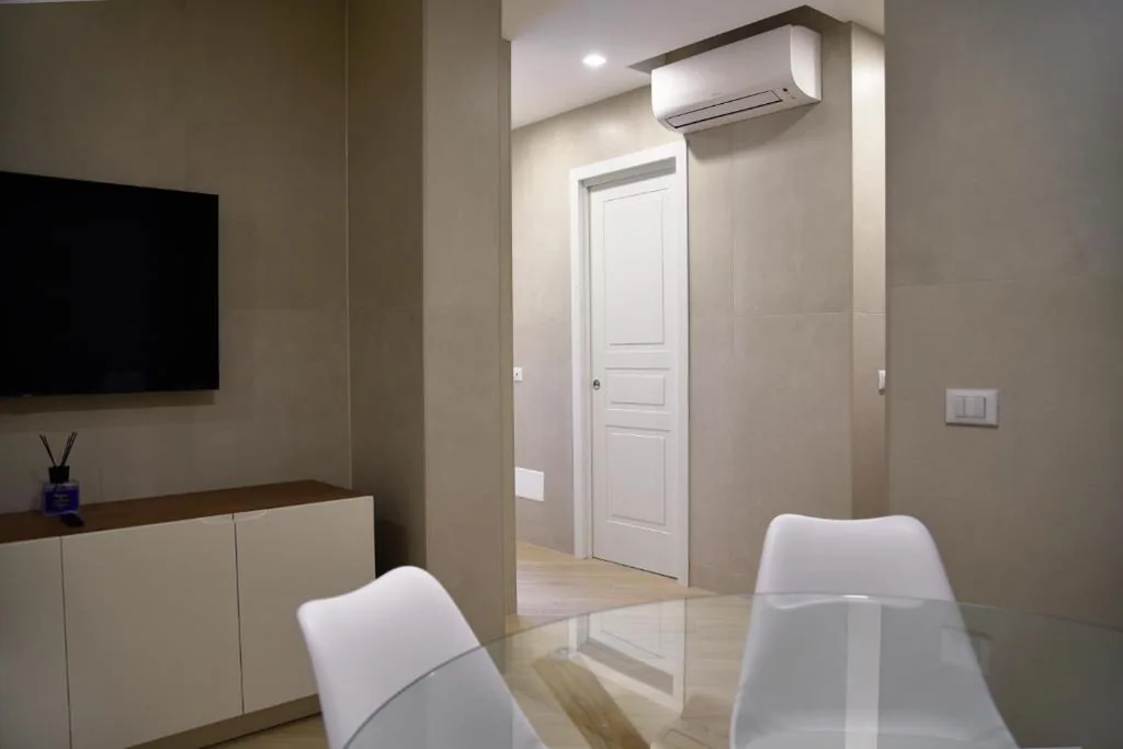 Appartamento con 2 Camere da Letto e Balcone — La Maison Latina Guest House