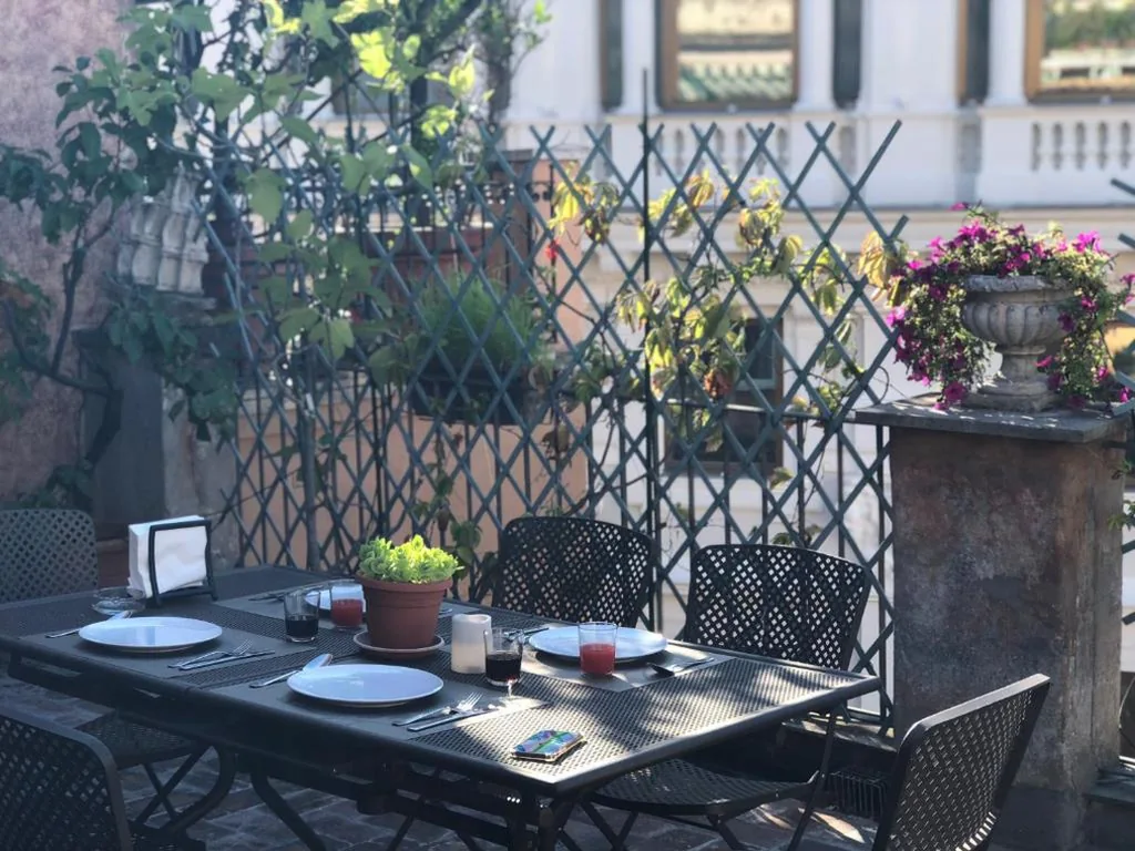 Appartamento con 2 Camere da Letto e Terrazza - Dependance — Giuturna Boutique Hotel