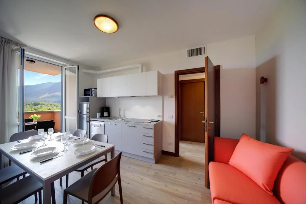Apartment with 2 Bedrooms and Lake View — Residence Isolino