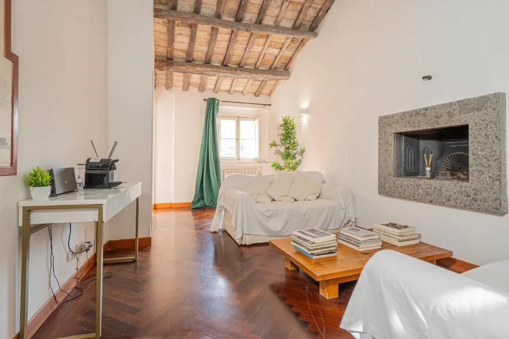 2-Bedroom Apartment - Separate Building — Campo de’ Fiori 34