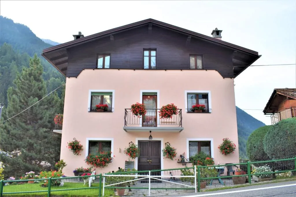 Appartamento con 2 Camere da Letto - Edificio Separato — Miramonti