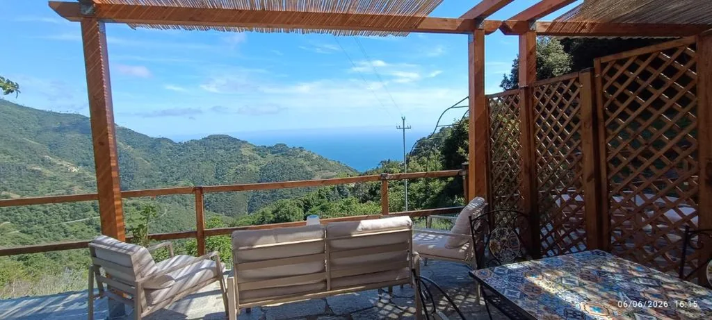 Appartamento con 2 Camere da Letto, Terrazza e Vista Mare — La quiete accesa