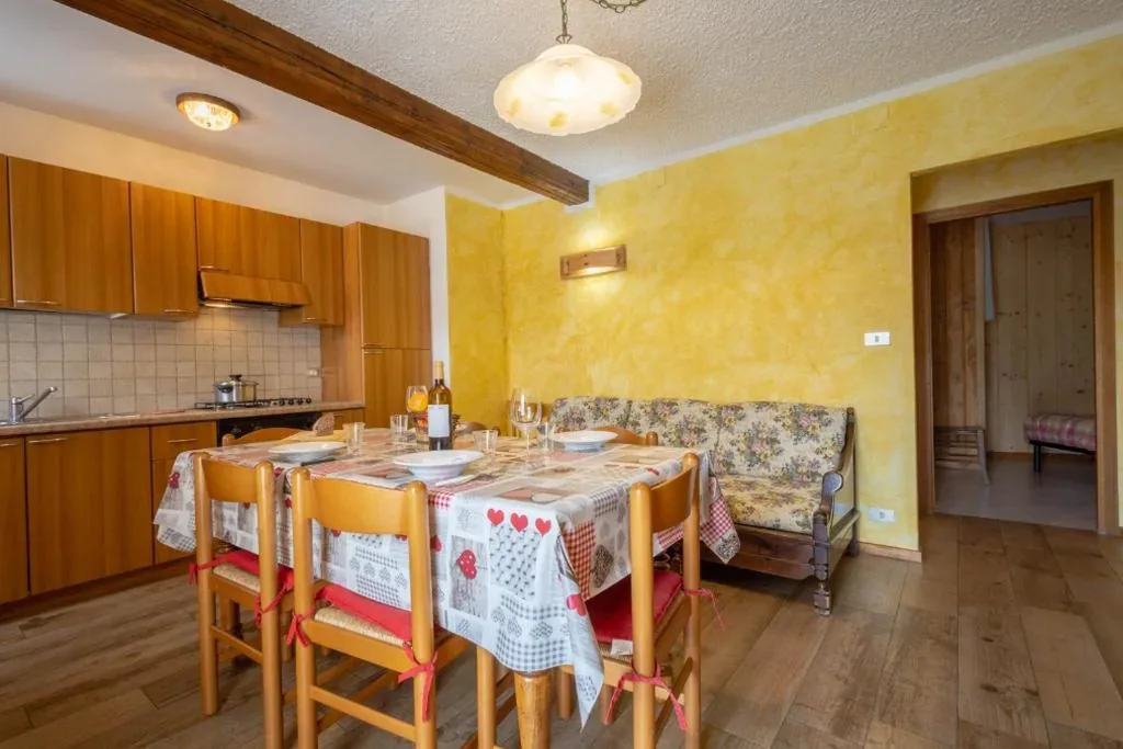 3-Bedroom Apartment with Balcony and Mountain View — Le Vieux Noyer – Appartamenti al Verde villaggio di Rumiod