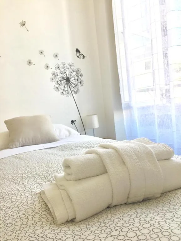 Appartamento con 3 Camere da Letto — Le Rondini a Roma