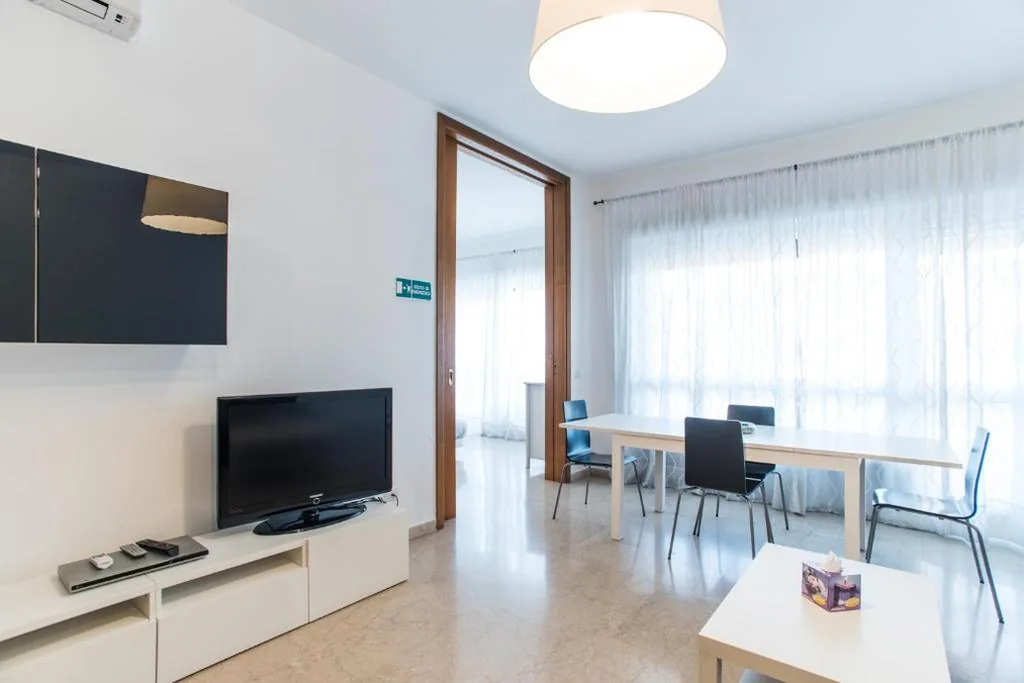 4-Bedroom Apartment — House in the City