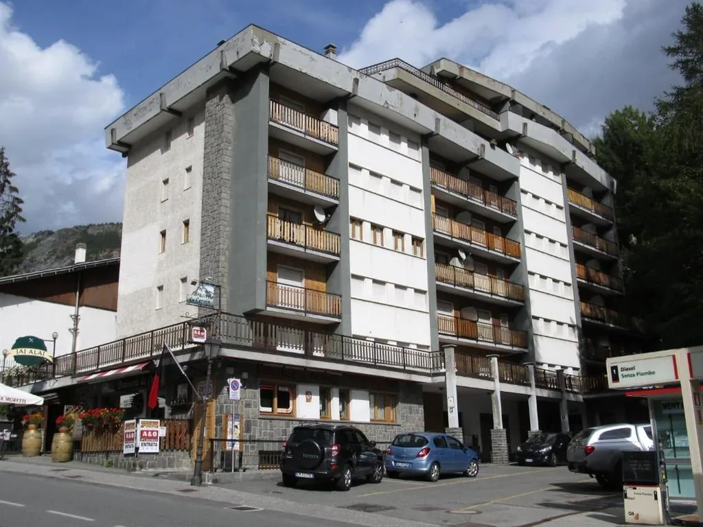 Appartamento con Balcone - Edificio Separato — Miramonti