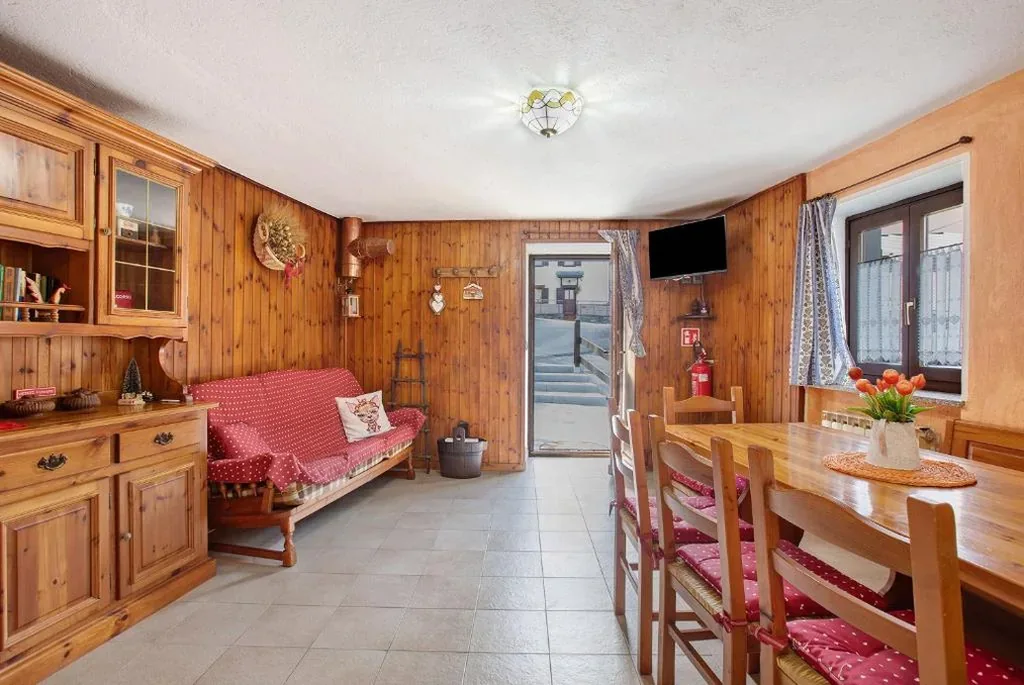 Apartment with Shower — Petite Maison Tillier