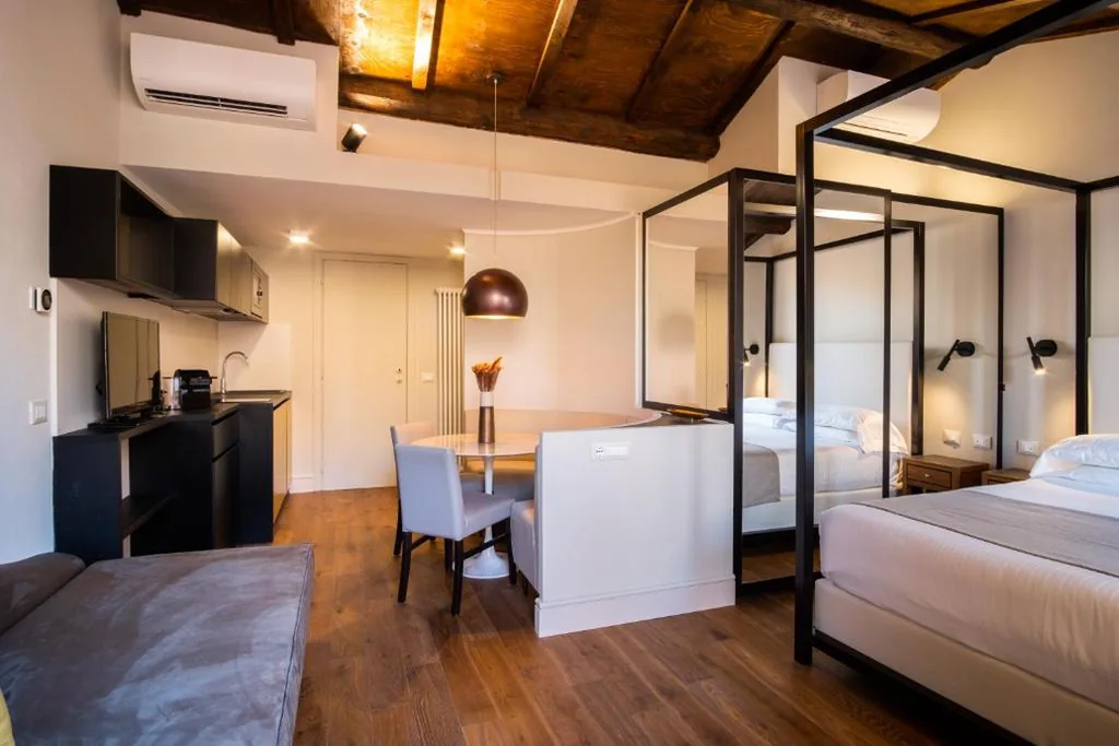 Apartment with Terrace — Smeraldo Townhouse