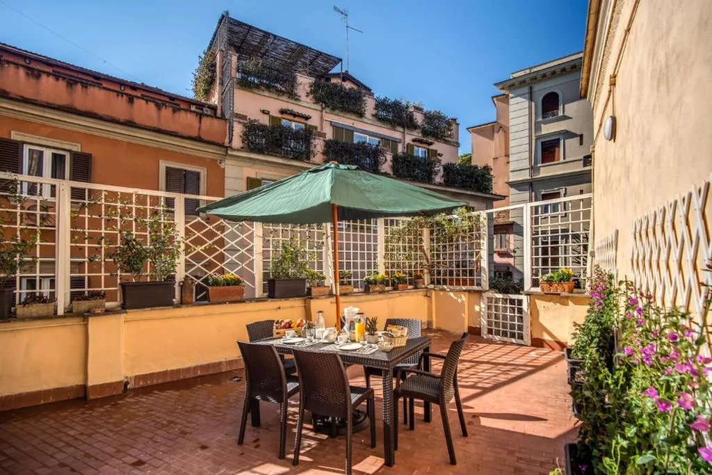 Apartment with Terrace — Tree Charme Trilussa