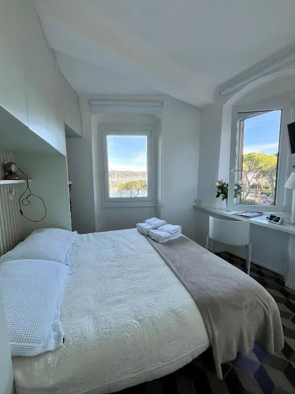 Deluxe Apartment — About Italy Holiday Rooms and Apartments