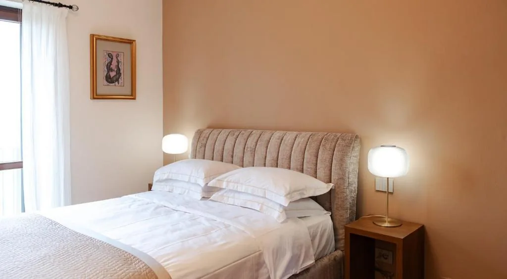 Deluxe Apartment with 2 Bedrooms and Balcony — Casa Nizza D’Oro