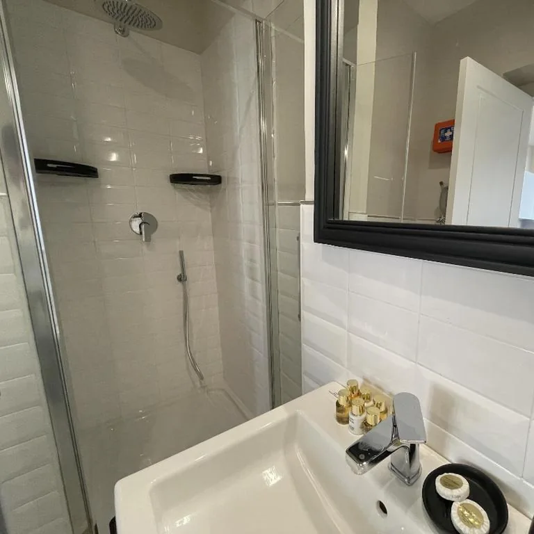 Deluxe Apartment with 2 Bedrooms — Elements