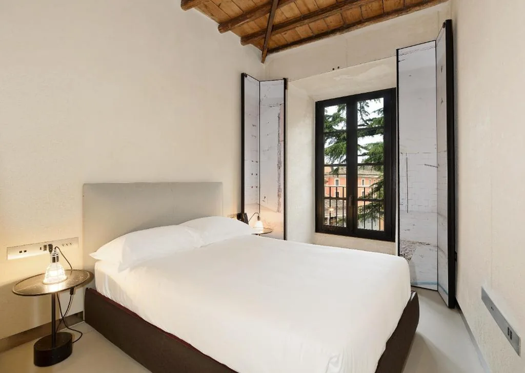Deluxe Apartment — Rhinoceros