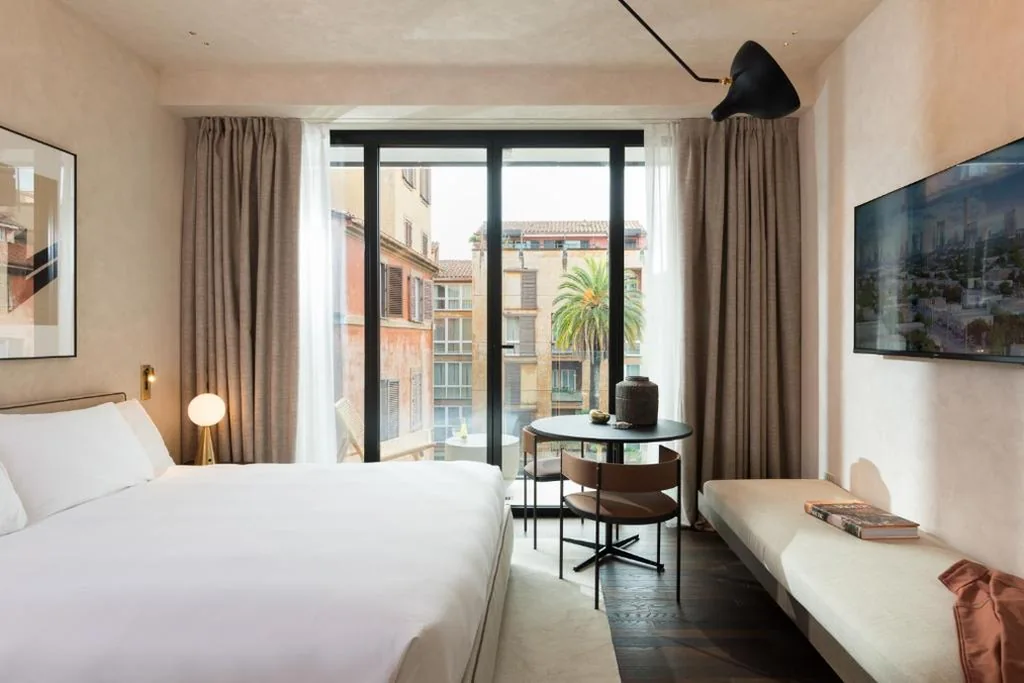 Family Apartment with Balcony — master Trevi