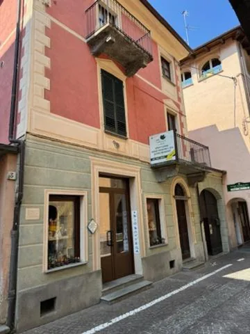 Premium Apartment with 3 Bedrooms and Balcony — Albergo Ristorante Cavallo Bianco