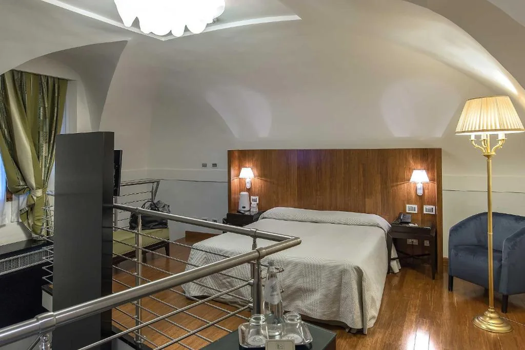 Appartamento su 2 Livelli — Albergo del Senato