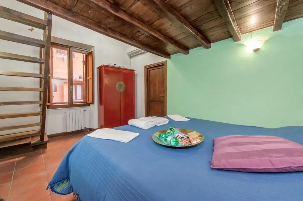 Appartamento su 2 Livelli con 2 Camere da Letto — Signor Suite Colosseo