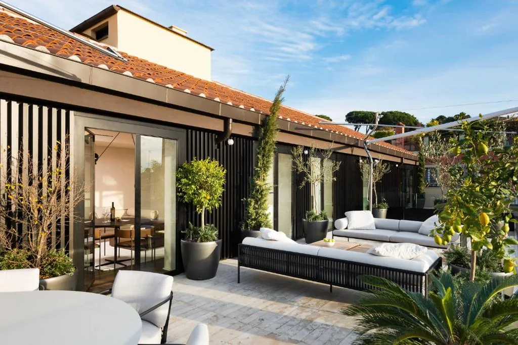 Two-Bedroom Penthouse with Large Terrace — master Trevi