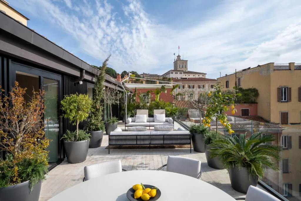 Three-Bedroom Penthouse with Large Terrace — master Trevi