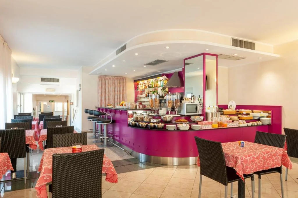 Augustus Hotel — foto 4