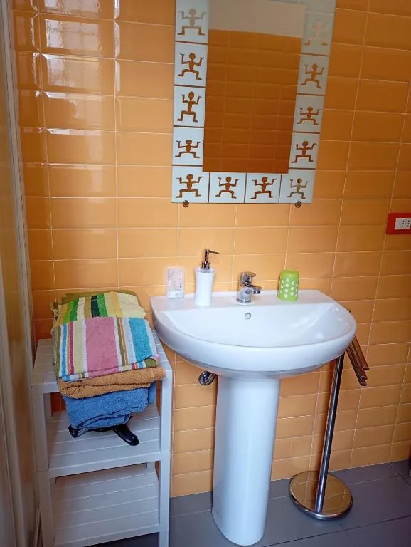 “B&B Sans égal”, with PRIVATE ROOMS and GROUND FLOOR APARTMENTS in Biella — foto 3