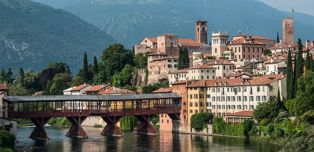 Il Ponte degli Alpini sul fiume Brenta a Bassano del Grappa