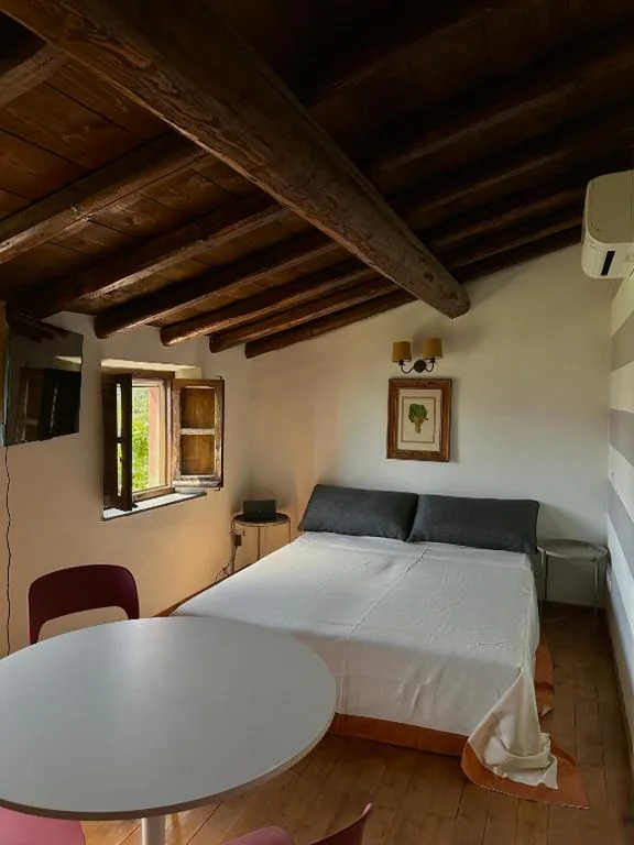 Begasti guest house, for trekking lovers, free parking included
