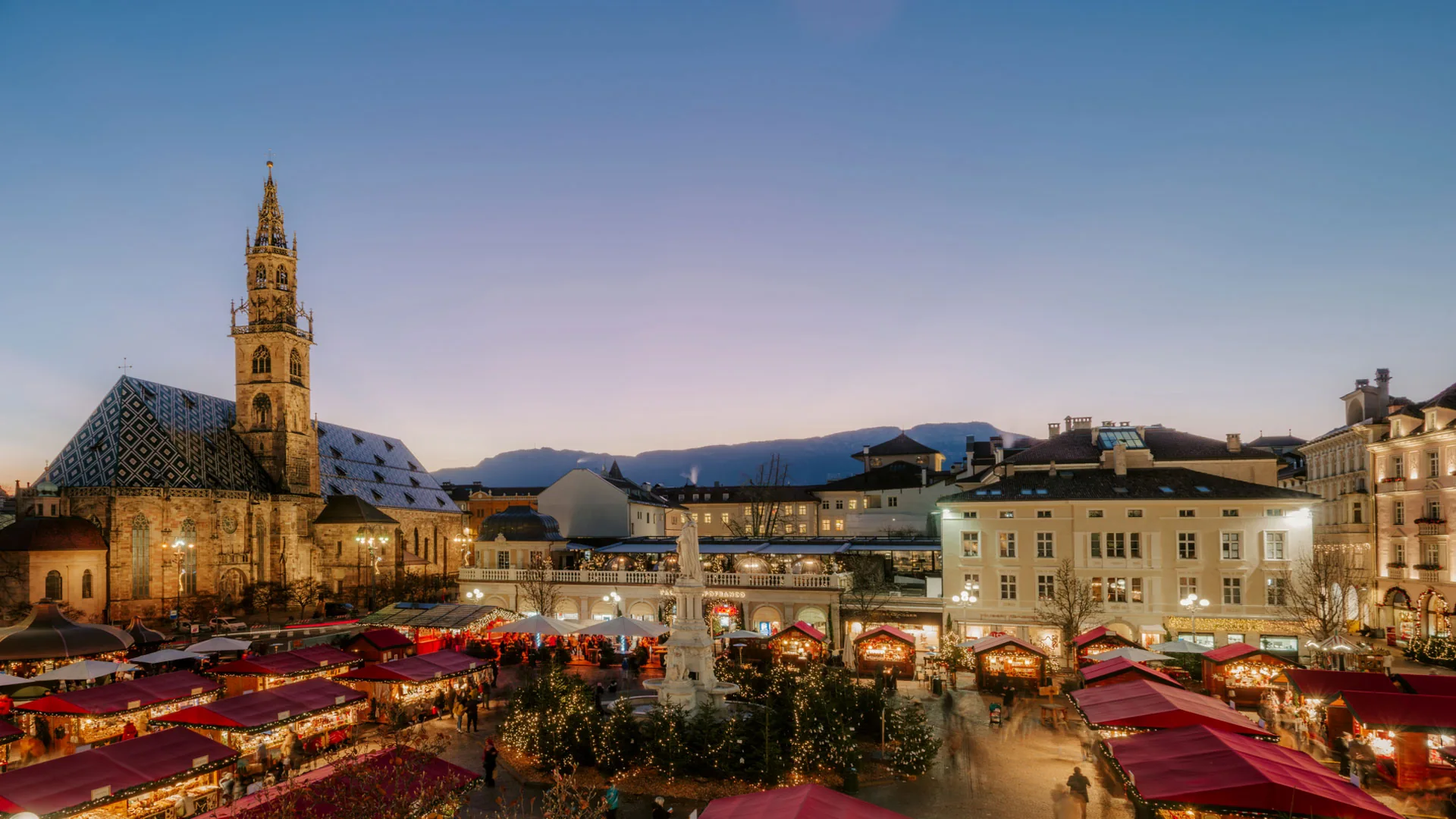 Il mercatino di Natale di Bolzano in piazza Walther