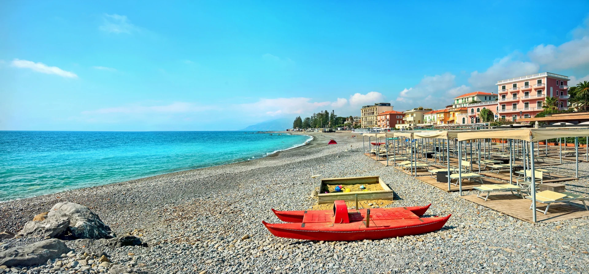 Il lungomare di Bordighera con le palme e le ville belle époque