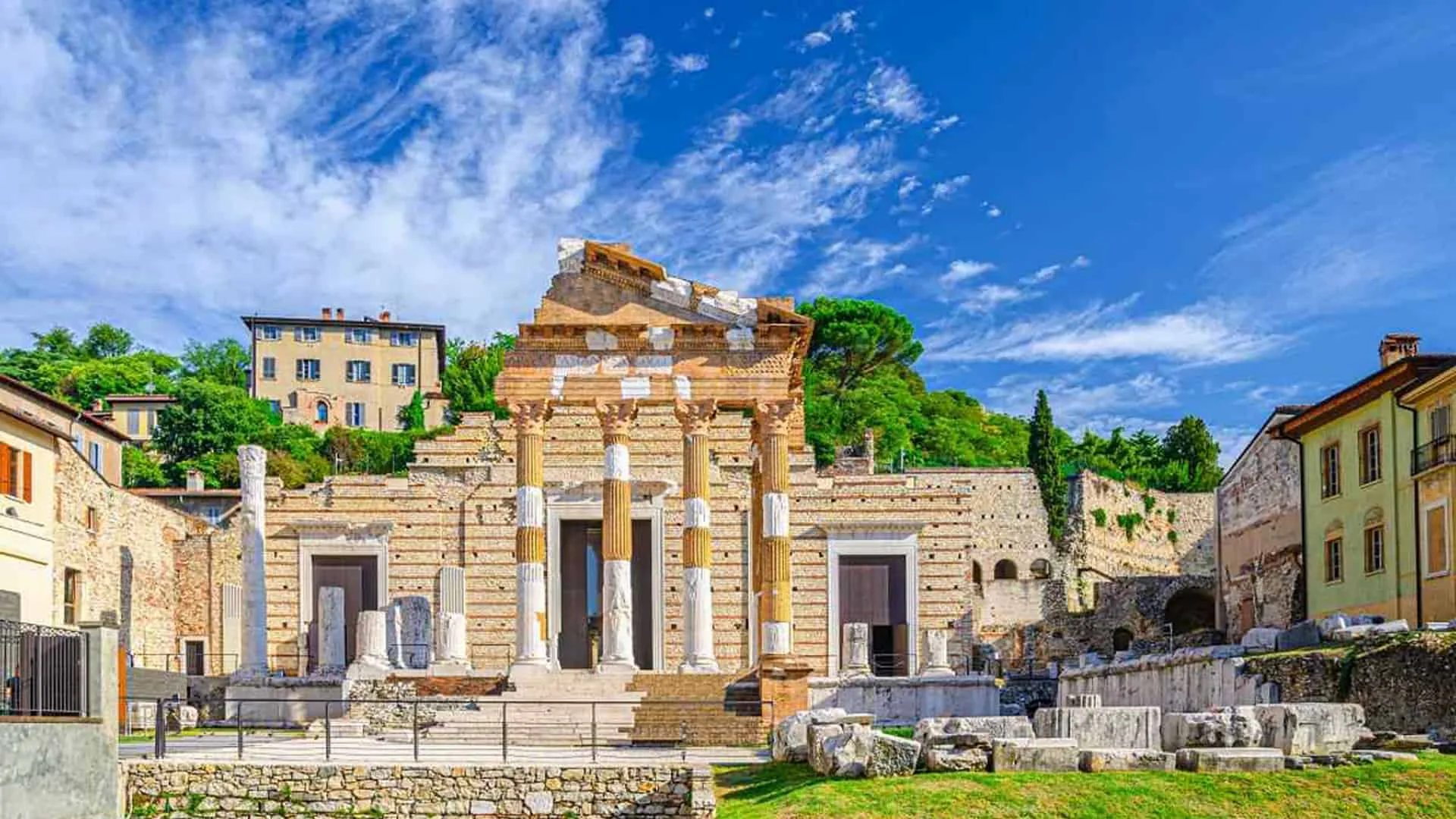 Il parco archeologico di Brixia romana con il Capitolium a Brescia