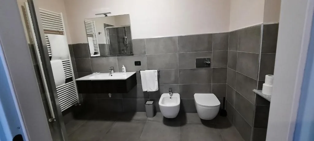 Cà Trifolera Barbaresco – Camera DOPPIA con bagno – IN ROMANTICO CASCINALE NEI VIGNETI CON CANTINA
