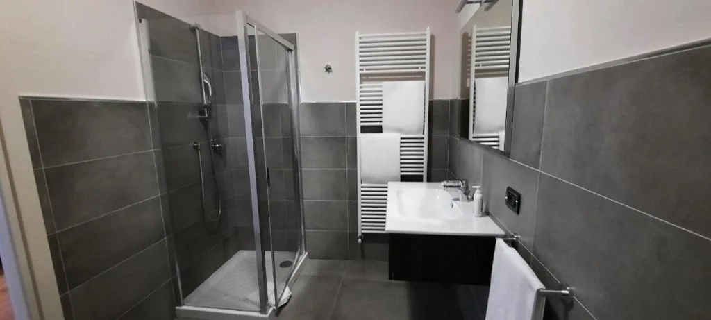 Cà Trifolera Barbaresco – Camera DOPPIA con bagno – IN ROMANTICO CASCINALE NEI VIGNETI CON CANTINA — foto 3