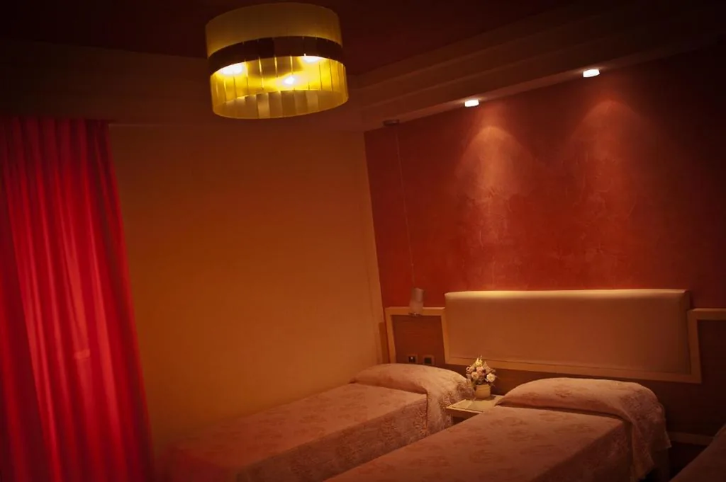 Twin Room — Aerhotel Phelipe