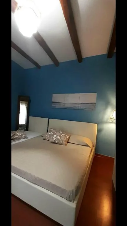 Family Room — A casa dell’amica mia