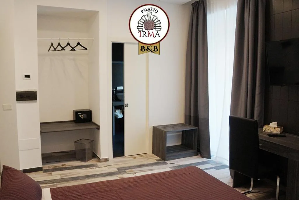King Room with Balcony — Palazzo IrMa – Hotel – B&B Luxury