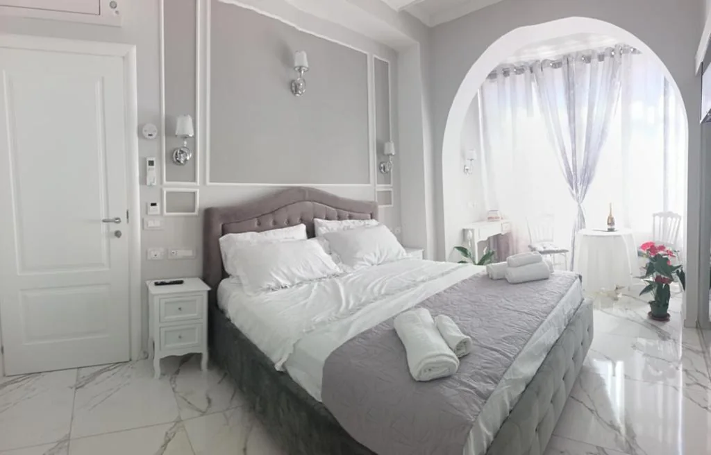 King Deluxe Room — Elegance Room