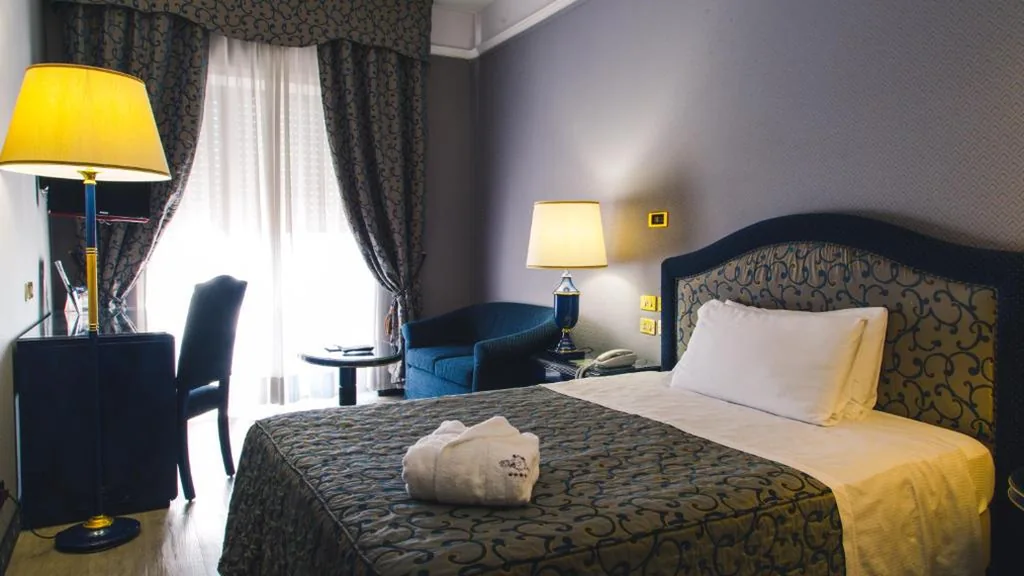 Classic Double Room with Sea View — Grand Hotel Excelsior